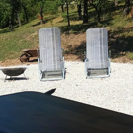 Camping Chilly Willy Retro Caravan & Hot Tub