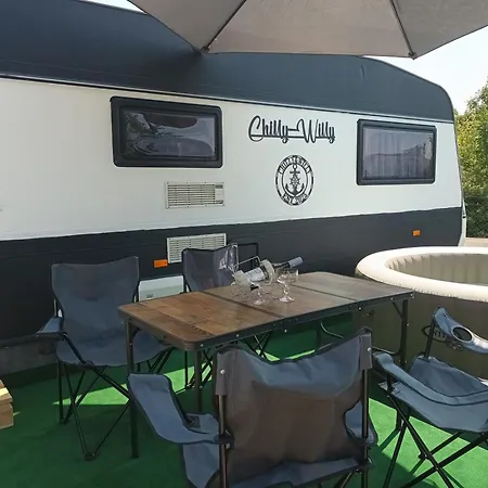 Chilly Willy Retro Caravan & Hot Tub Jablonov nad Turnou