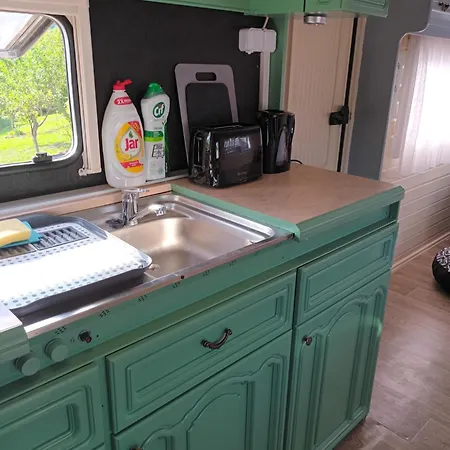 Chilly Willy- Retro Karavan Camping