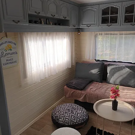 Camping Chilly Willy- Retro Karavan