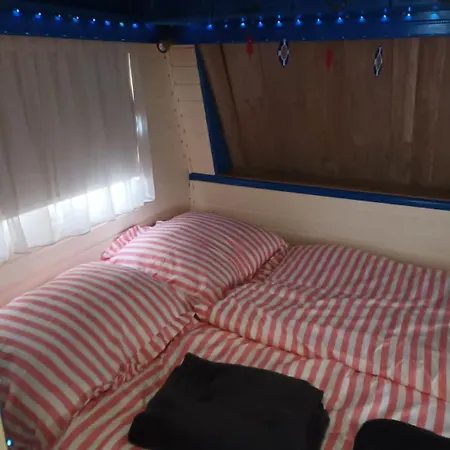 Chilly Willy Retro Caravan & Hot Tub Campingplads