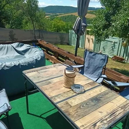 Campingplads Chilly Willy Retro Caravan & Hot Tub Jablonov nad Turnou