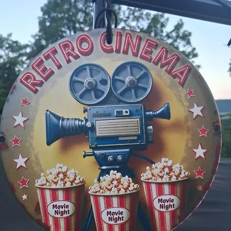 Chilly Willy Retro Caravan & Hot Tub Campingplads *